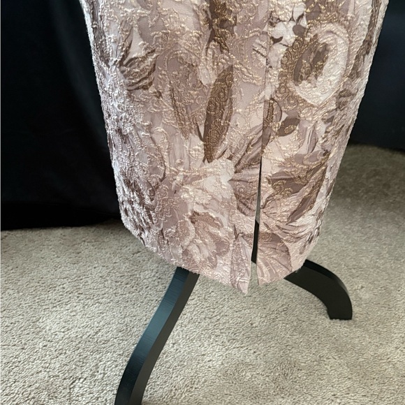 Size 16 Adrianna Papell Floral Blush & Gold Brocade Dress - Picture 7 of 13